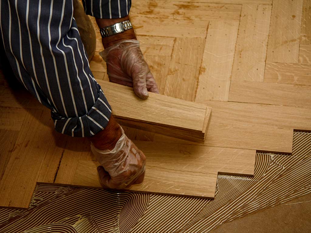 Servizio completo dalla messa in posa alla manutenzione Messa in posa del parquet