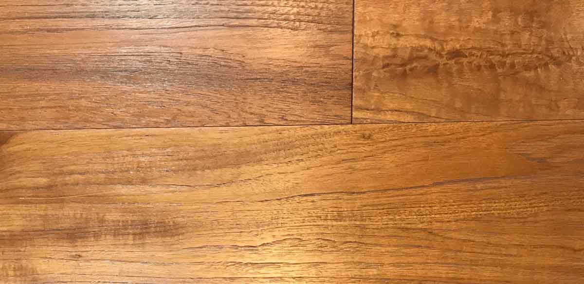 Parquet prefinito in teak verniciato semi lucido