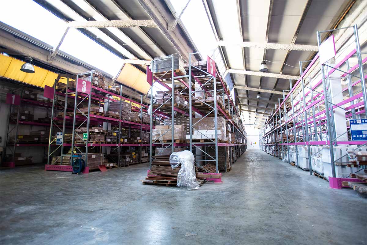 3.400 mq di magazzino di parquet menchinelli legnami