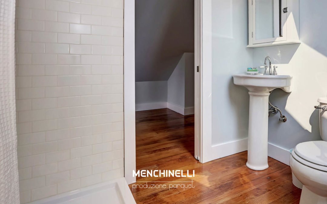 Perché non mettere il parquet in bagno?