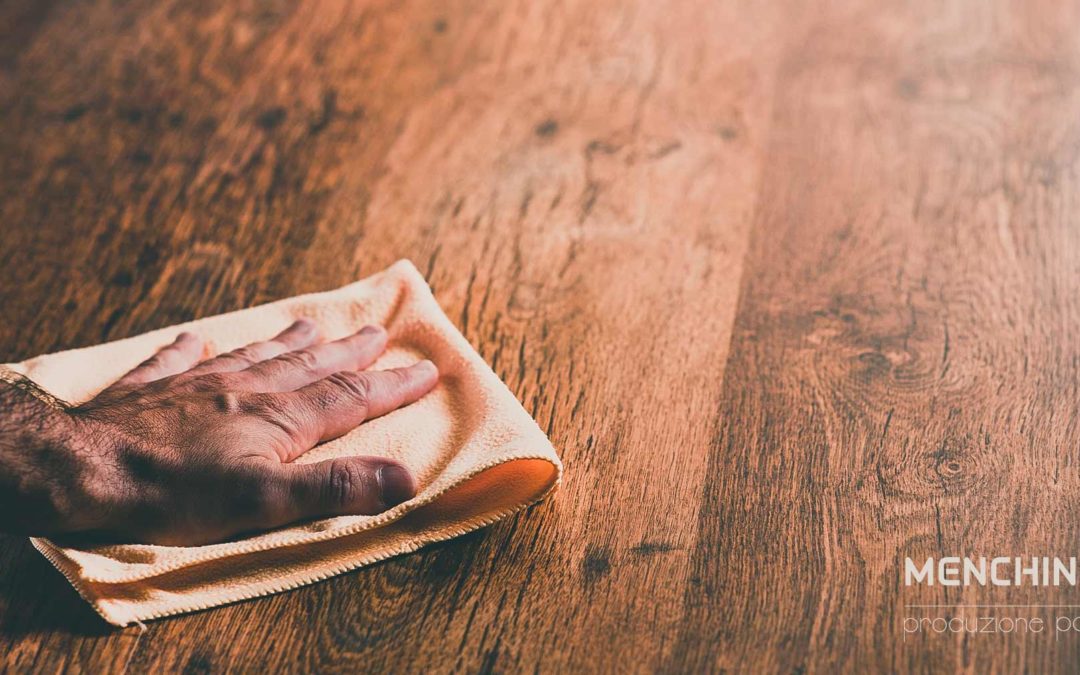 Cura e manutenzione del parquet verniciato
